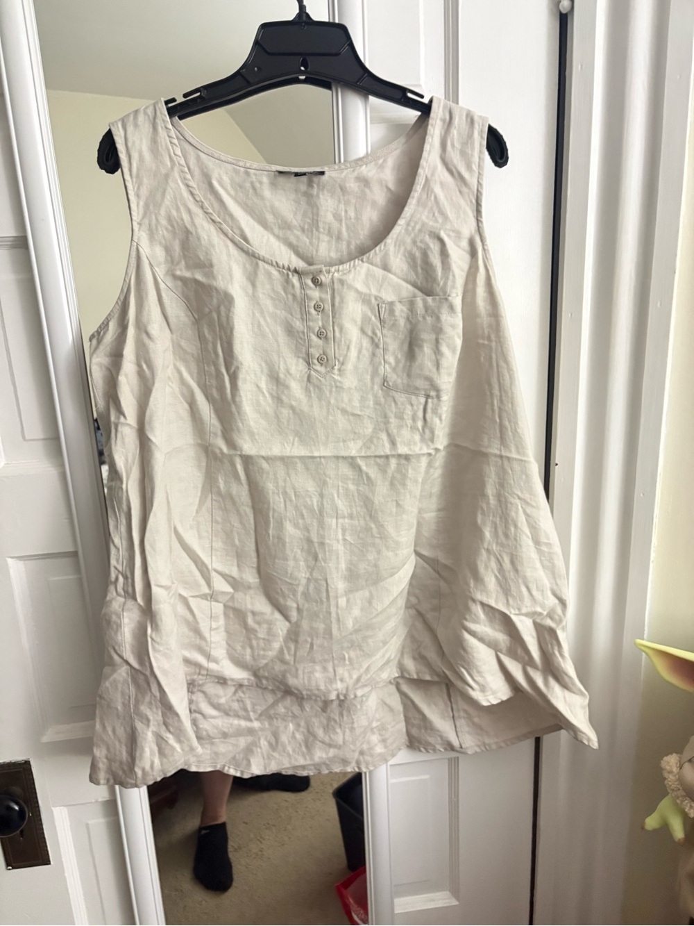 Premise Cream Scoop Neck Linen Tank with Pocket